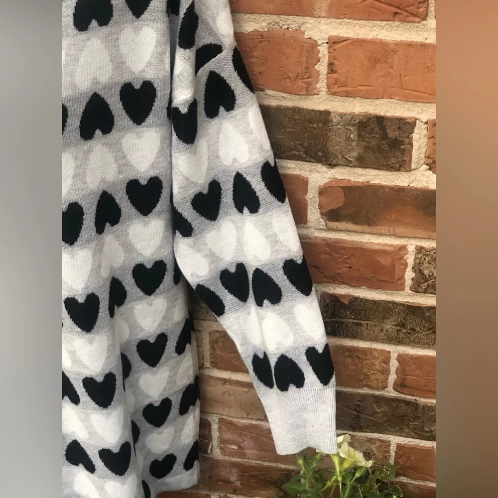 Heart Sweater in Gray, Black, White, by  BYdesign. Woman’s Large - Picture 4 of 8